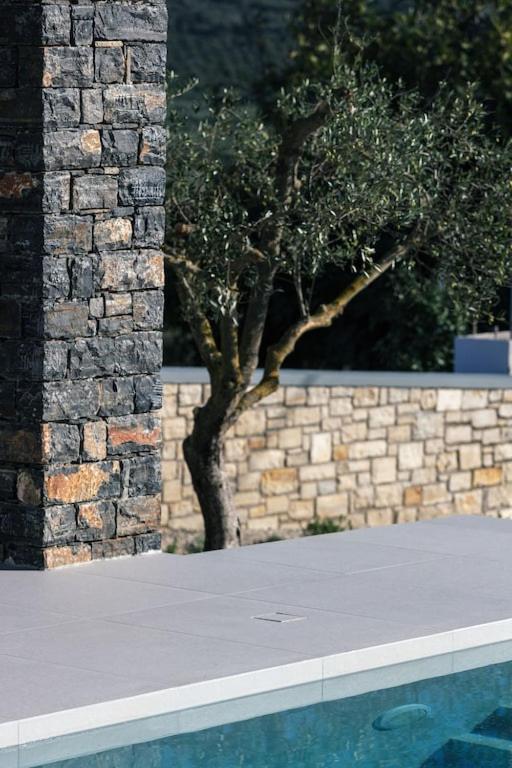 Black Caviar Asproulianoi Exterior photo